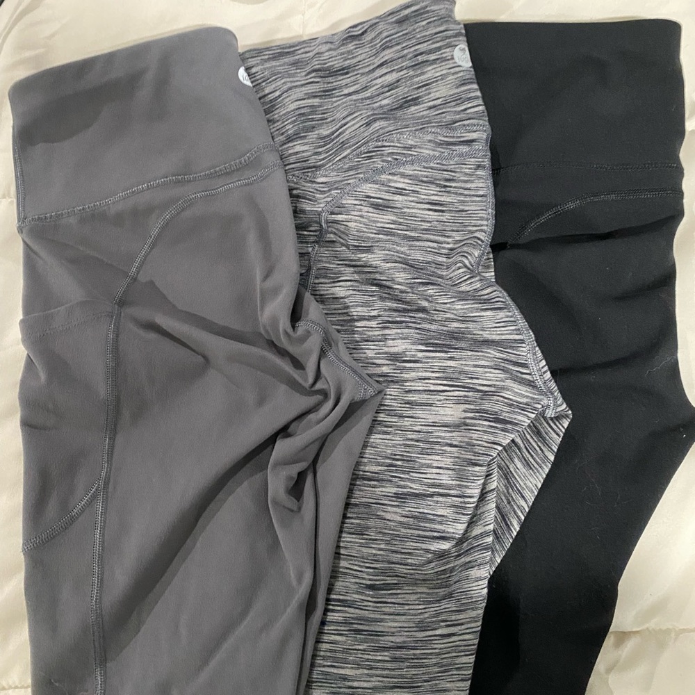3 pairs of Iuga leggings w/pockets